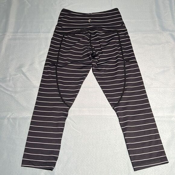 Zyia black stripe pocket light tight capris Size 2 C34 - Picture 6 of 11